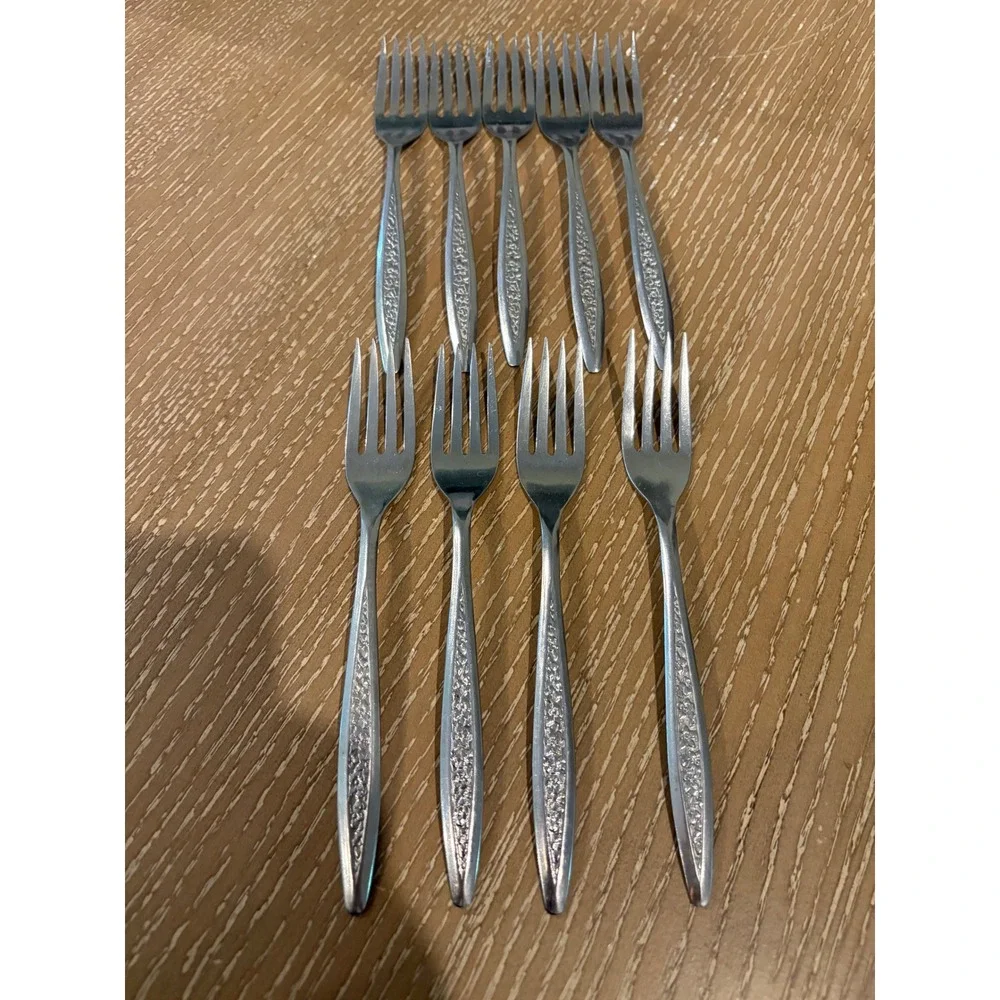 9 Vintage International Silver Petal Lane Salad Forks 6 7/8
